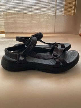 Skechers 15316 Womens Go 600 Brilliancy Sandals Black Strappy Goga Mat Size 9